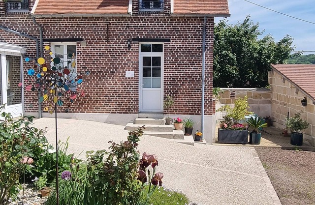 Entire house. 2-4 pers. Closed parking. Terrace