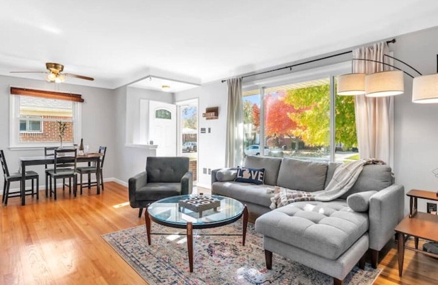 ★Entertainment & Game Room w/Bar★ Cheerful and Bright Ranch w/2 Full Baths