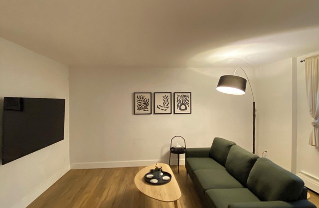 ENTIRE 1 BEDROOM APARTMENT by UW RESEARCH PARK