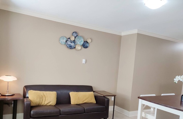 Entire 1BR Suite w King Bed, Private Entrance, Full Kitchen