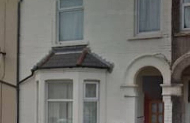 Entire 2 Bed Ground Floor Apartment Cardiff City Centre