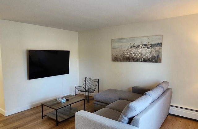 ENTIRE 2 BEDROOM APARTMENT BY UW RESEARCH PARK