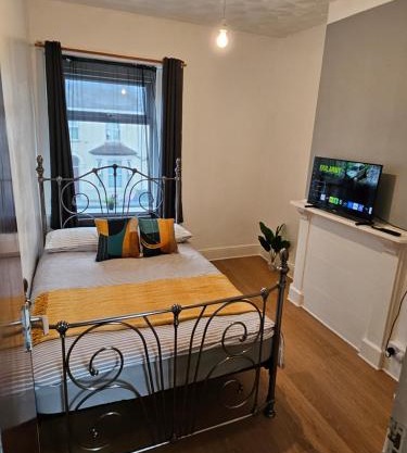 Entire 2 Bedroom Apartment City Centre & Stadium