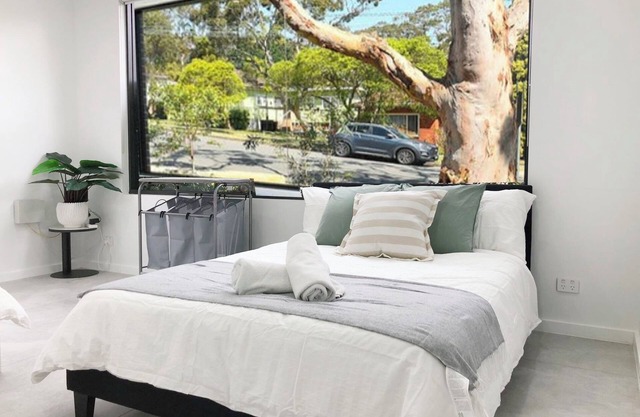 Entire 2 Bedroom House Nearby Hurstville