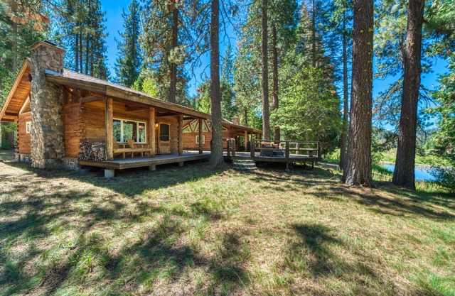 Entire 200-acre, dog-friendly ranch with 4 homes, river access & fishing ponds