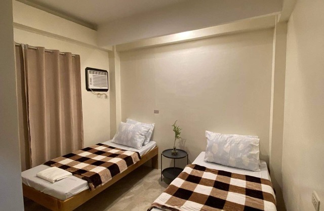 Entire 2nd Floor of Antelmi Inn: Space for a Large Group of Family