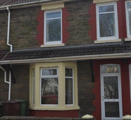 Entire 3 bedroom house near Caerphilly station