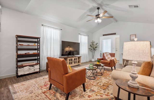 Entire 3-bedroom house in Lubbock. Sleeps 6, pets, fenced yard