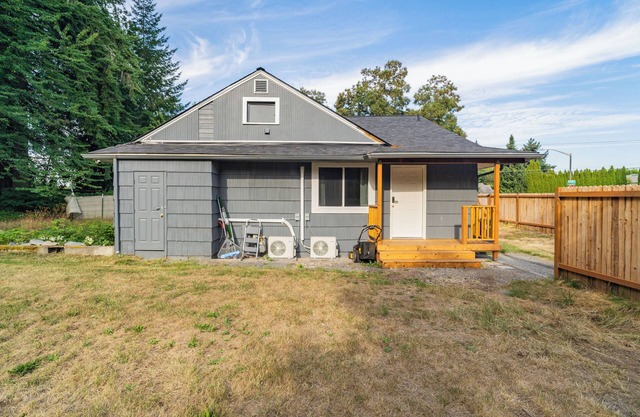 Entire 3B Rambler house with AC in Olympia Near Downtown Hospitals