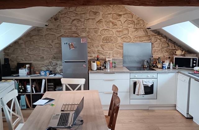 Entire apartment in quiet neighborhood near Paris