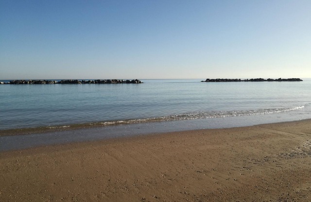 Entire apartment in semi-detached house in quiet area in front of the sea