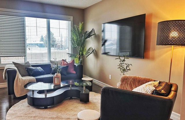 Entire Beautiful and Cozy Home in Northwest of Edmonton