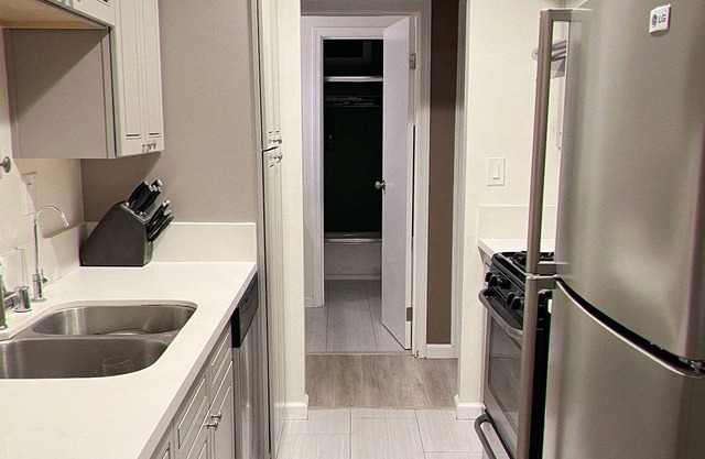 Entire cozy 1B1B unit with golf courses view