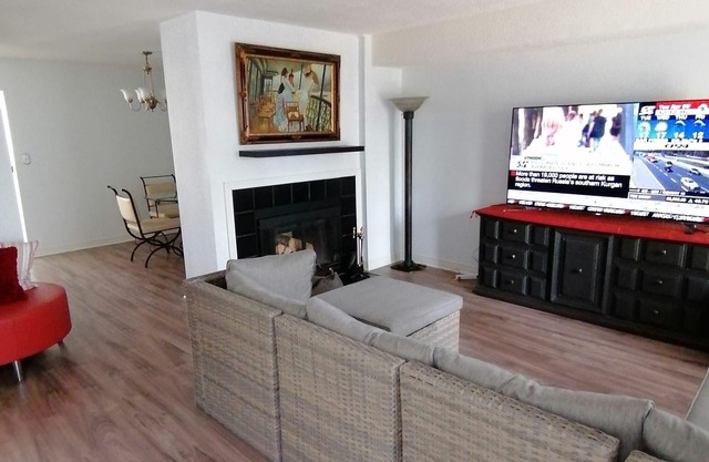 Entire cozy home in Courtice, Ontario