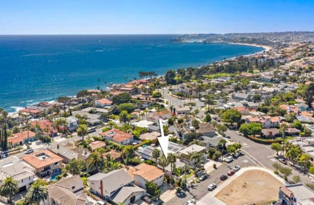 Entire Duplex Close to the Beach!