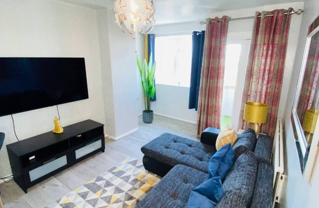 ENTIRE FLAT 2bedroom Bright & Beautifully decorated amazing landmark/city view