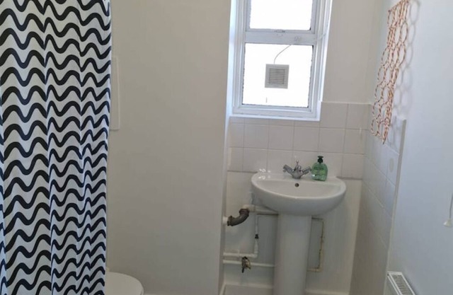 Entire flat in city of London E1