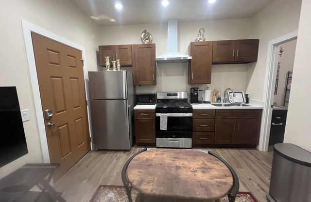 Entire guest house in Marina. Close to the beach