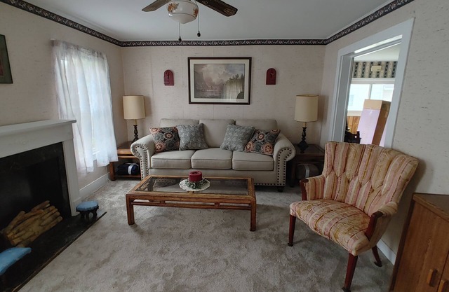 Entire Home - 4 Bedroom - Sleeps 10 Canandaigua - Steps Off Main St/Downtown