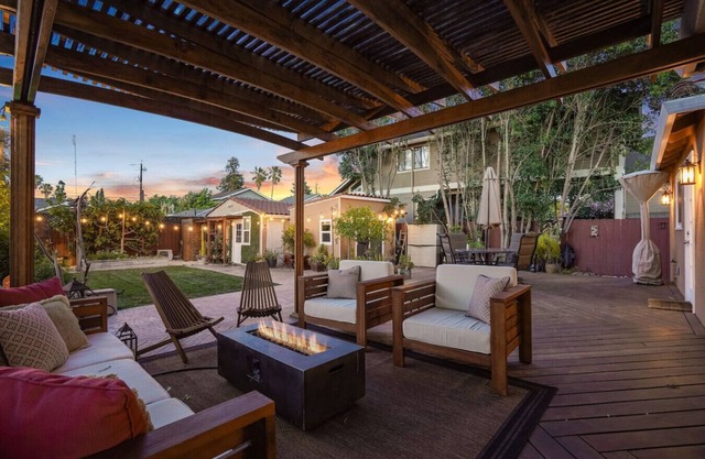 Entire Home - Cozy Near Downtown | Fast WIFI