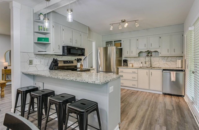 Entire Home in great Augusta National Hills neighborhood w/screened in porch