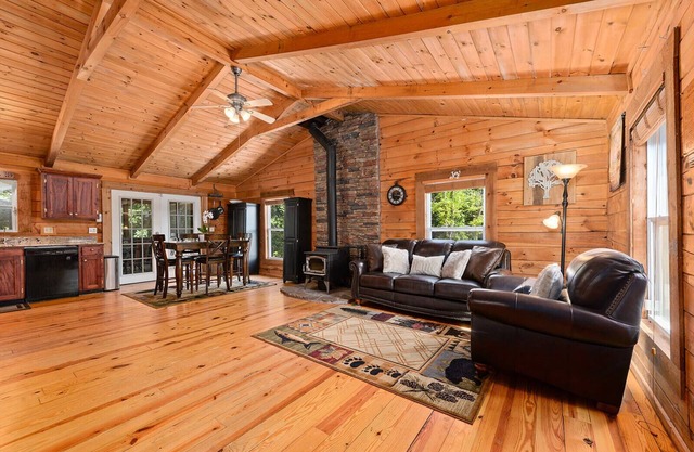 Entire Home near off 50 HWY near KC, Lee's Summit, Kingsville, Warrensburg,