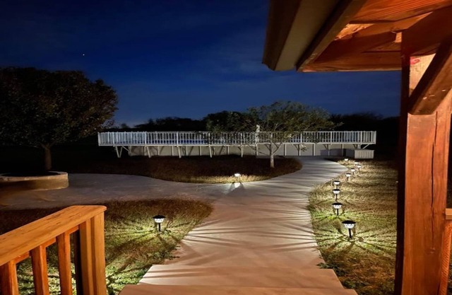 Entire home with pool/hot tub close to river