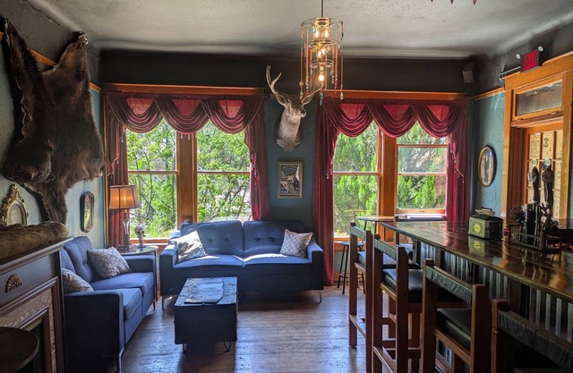 Entire House-13 Bedrooms