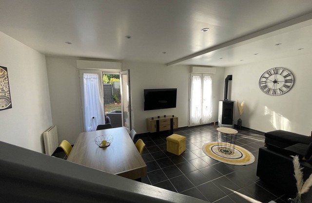 Entire house 3 mn from Roissy CDG & 15 mn from PARC DES EXPOSITIONS VILLEPINTE.