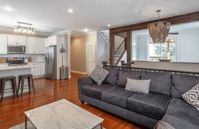 Entire house downtown/Sleeps 16