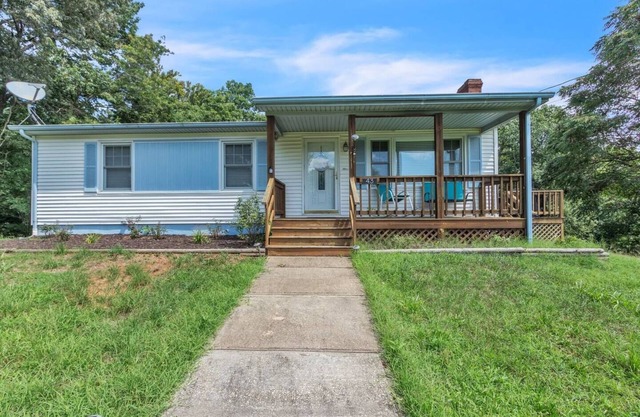 Entire house in Afton, VA, The Cottage at Stumble Creek - 3 bedroom