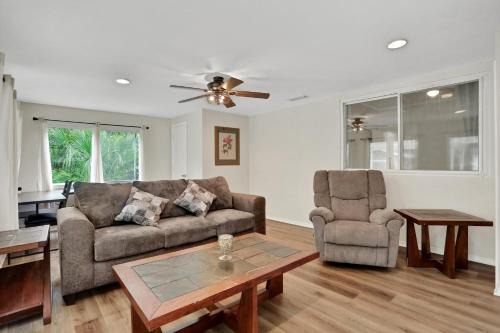 Entire house in Avondale, walking distance to shops and restaurants