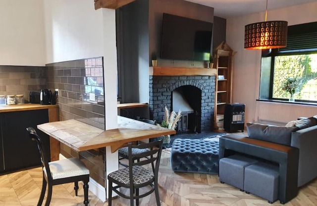 Entire House Rochdale/Bamford - Free EV Charging