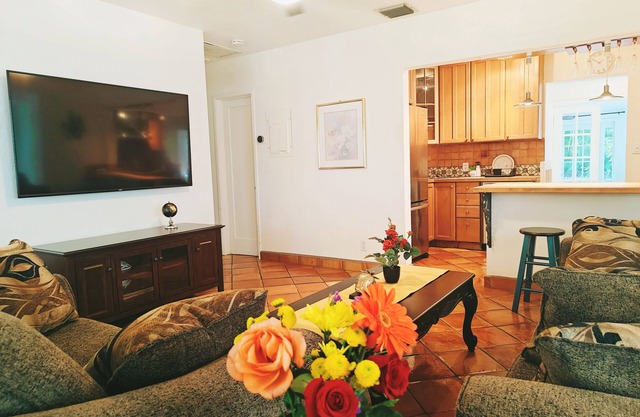 Entire house with backyard in heart of downtown Fort Lauderdale