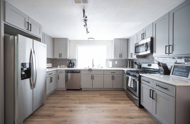 Entire House With Heatable Pool Close to Strip!