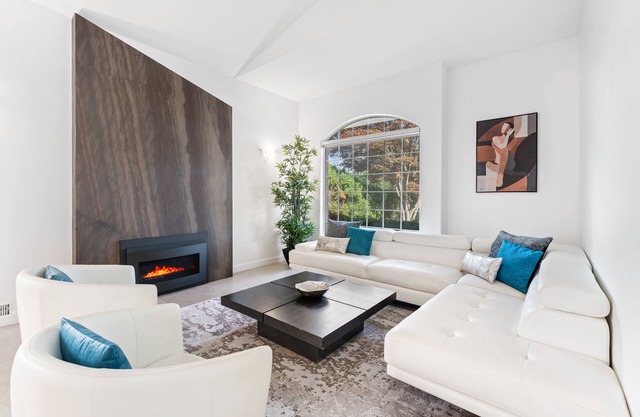 Entire House with Stylish Touches & Comfort. Family- Friendly