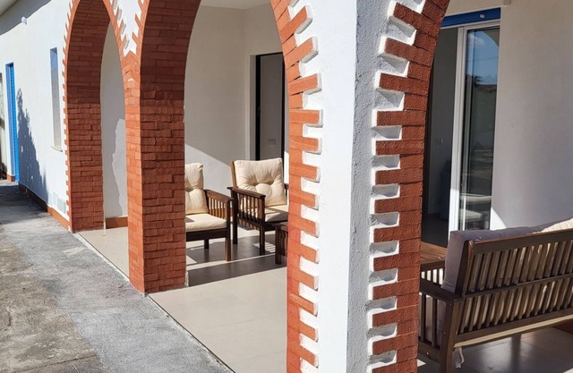 Entire villa, large spaces, 5 minutes walk to the beach suitable for families groups