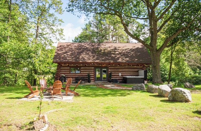 Entire Log Cabin on Lake w/Hot Tub by UTV/Snowmobile Trails and Hiking Trails