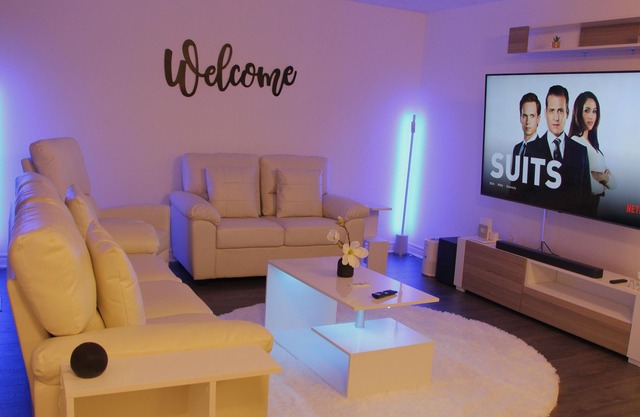 Entire luxury house w/3Bdrm, 2Bthrm, hot tub, EV charger, PS5, BBQ & fire pit