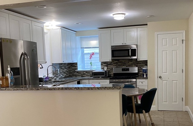 Entire minimalism style 3 bedroom single house in bala cynwyd no cleaning fee