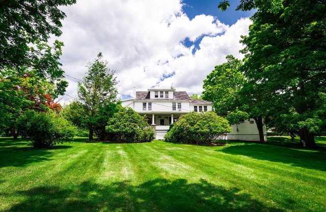 ENTIRE PRIVATE B&B SLEEPS 23 IN POCONO MOUNTAINS PA