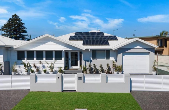 Entire Residential Home - Lake Illawarra And Beachside Home Sleeps 12