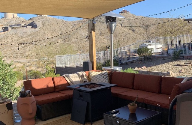 Entire Residential 4 BDR 1.5 BR Home . Boulder City