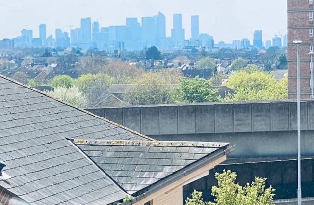 Entire Studio Flat in Ilford Town Centre 2 Minutes From Train Station