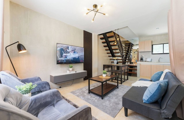 Entire Townhome 3BR & 3BA Best for Groups with Parking, Washer, WiFi and Netflix