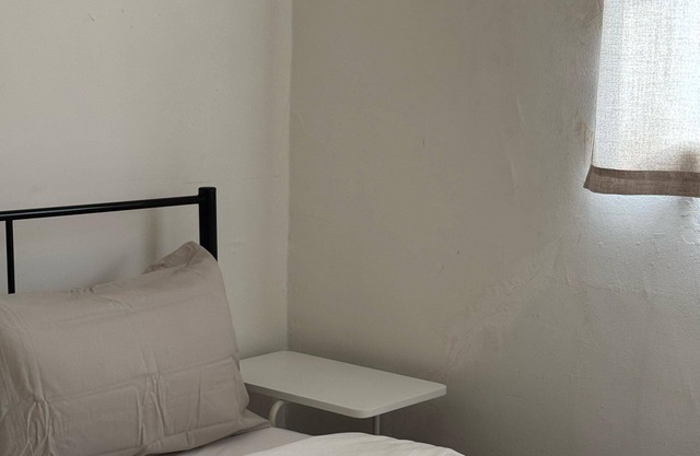 Entire unit 2-bedroom apartment town area with AC, WiFi