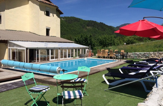 Entire villa sleeps 27, 2 pools 45 minutes from Nice