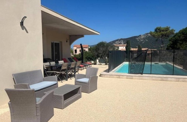 Entre Calvi et L'ile Rousse 10 Minutes à Pied de la Plage, des Commerçants