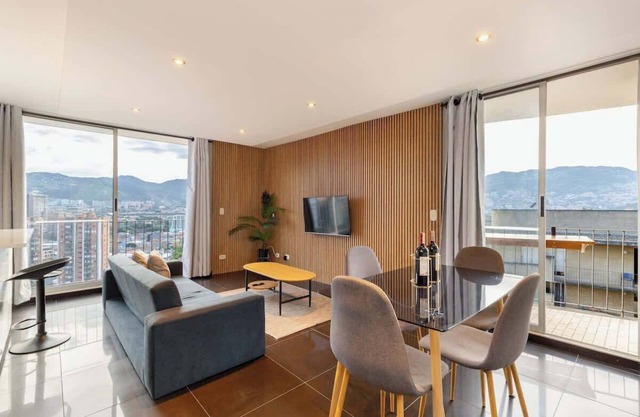 |EP| Cozy Apt in El Poblado w/Balcony, Pool