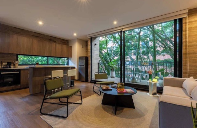 |EP| Modern & Stylish Apt, Balcony, AC in Provenza